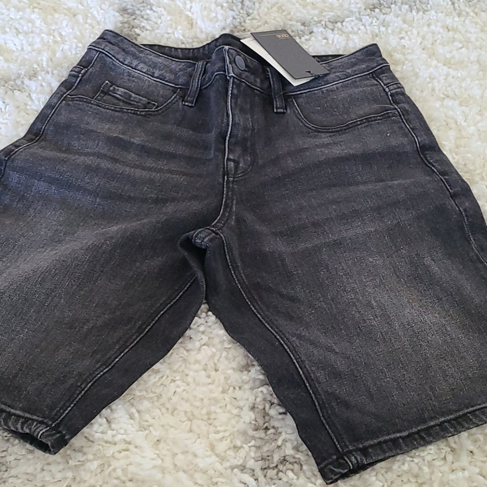 Asos Skinny Denim Shorts in Retro Black Wash 🆕️ - Picture 4 of 7